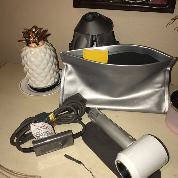 ❌SOLD❌Dyson blow dryer - Picture 2 of 3